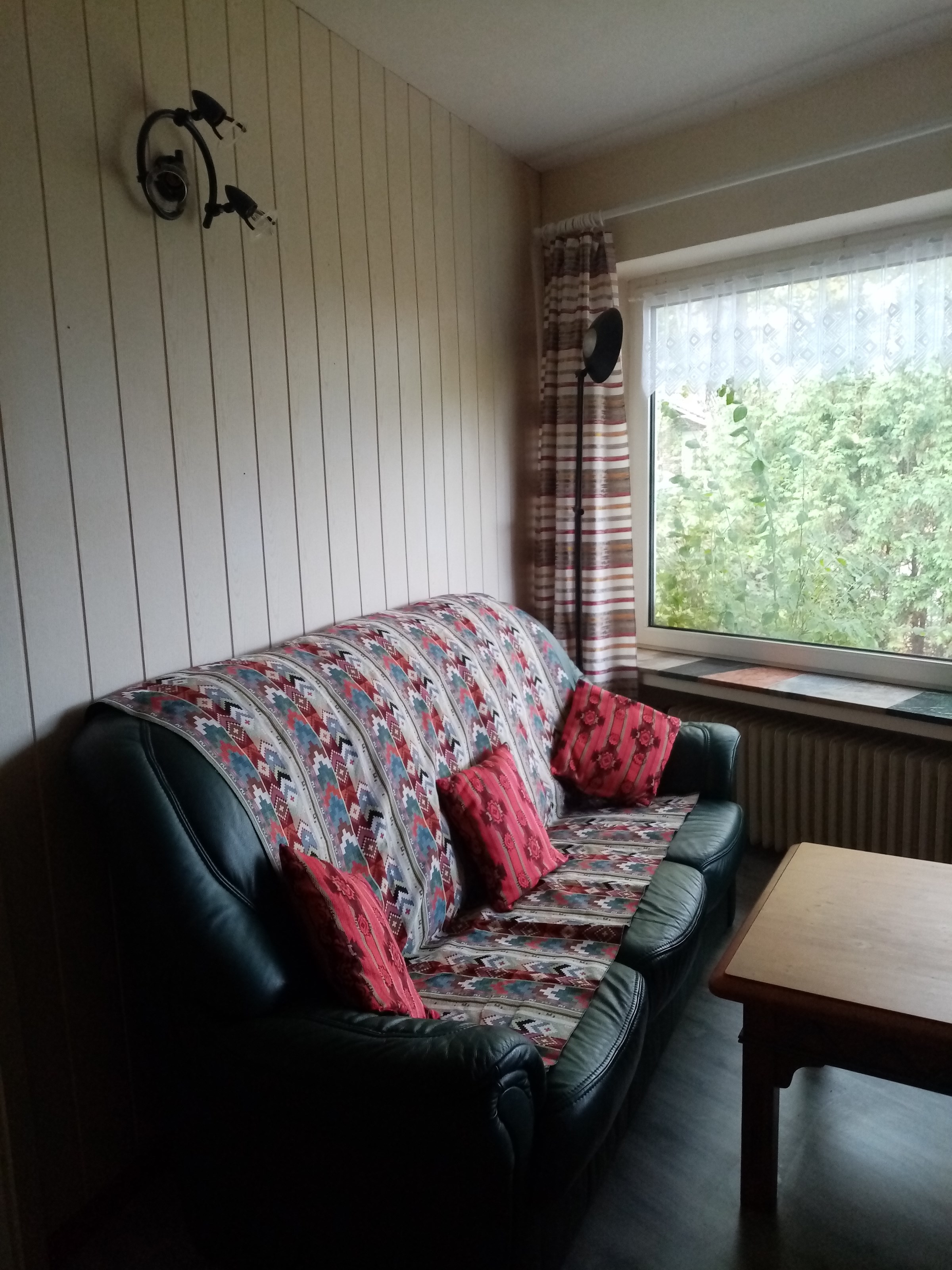 Monteurwohnung - Hage - Couch - Inge Gorke