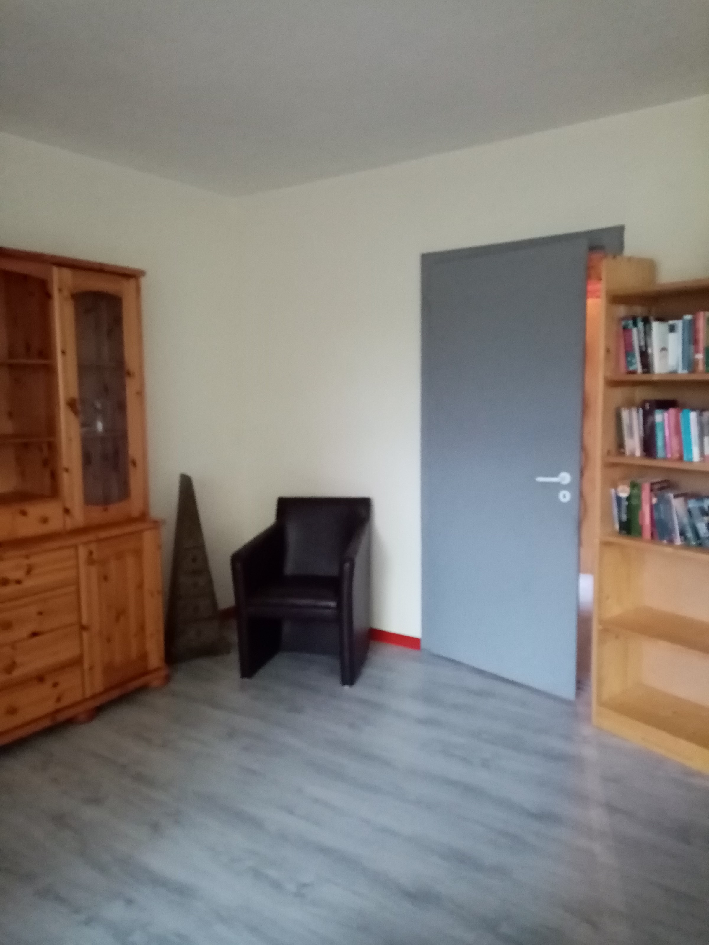 Monteurwohnung - Hage - Zimmer mit Sitzgelegenheit - Inge Gorke