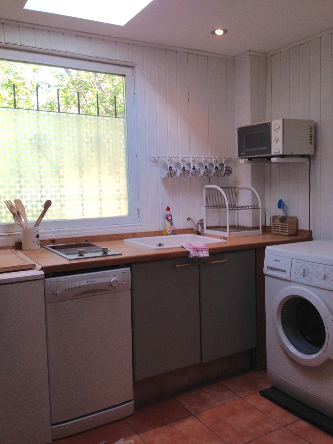 Monteurzimmer: Küche mit Waschmaschine  , Mikrowelle - LenAs Gartenwohnung