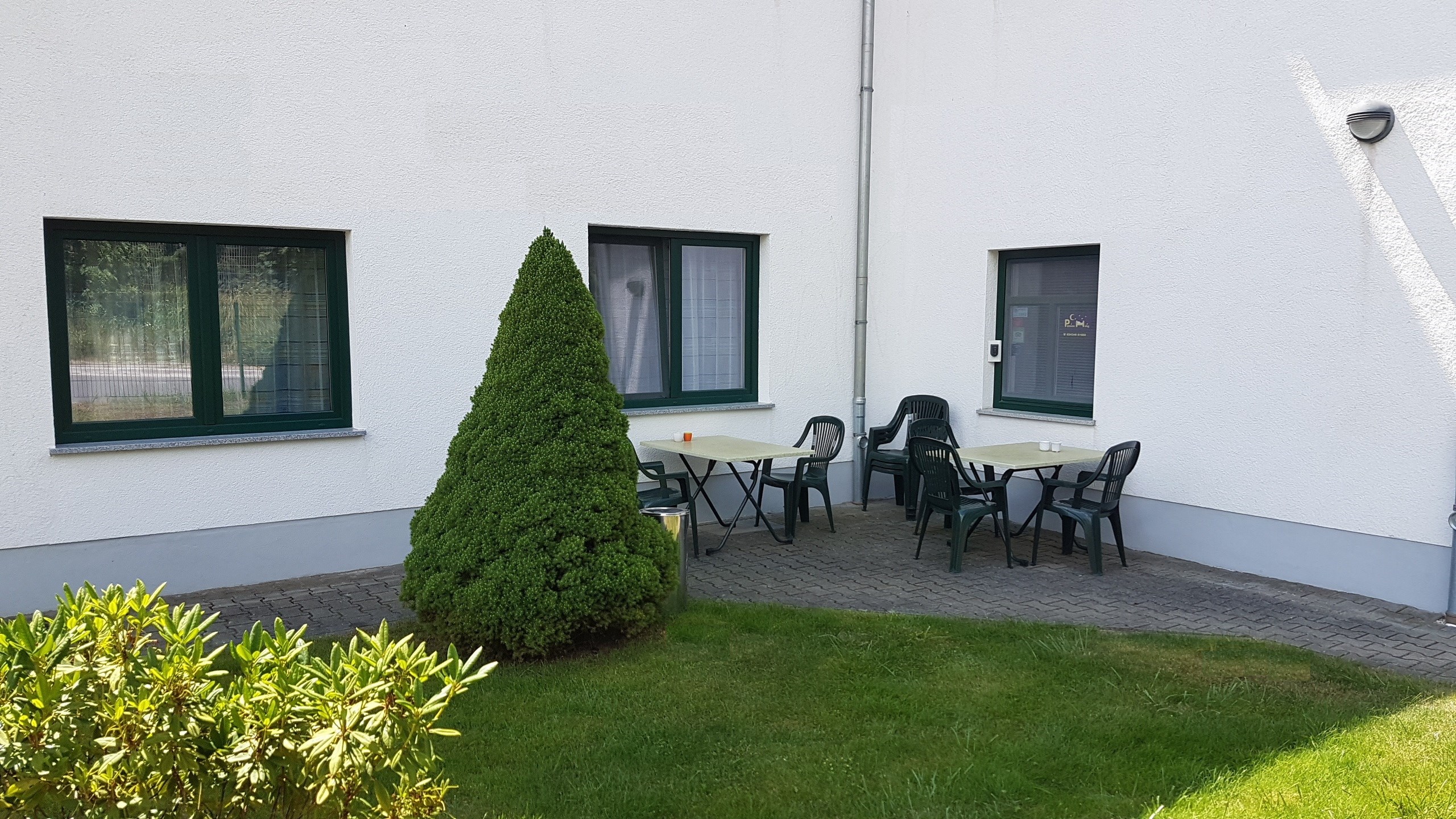 Monteurwohnung - Zimmertyp: Doppelzimmer - Sachsen - Ferienwohnungen Hölig Sitzecke im Freien - Ferienwohnungen Constanze Hölig