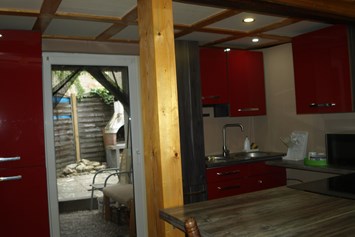 Monteurwohnung: Küche mit direktem Zugang zum Garten - Monteurwohnung Groß-Gerau