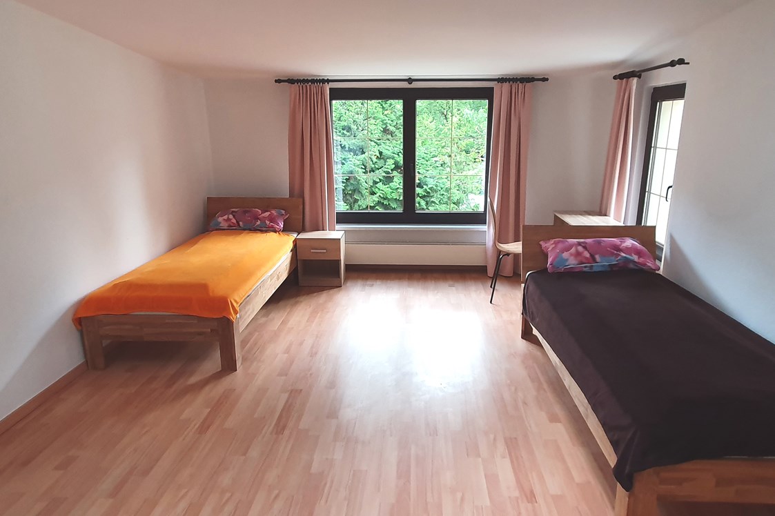 Monteurzimmer: Schlafzimmer im Obergeschoss - Appartement 1 in Waldesruh ab 3 Monaten
