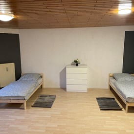 Monteurzimmer: Doppelzimmer - Ferienwohnung am Stadtrand (WLAN INKLUSIVE)