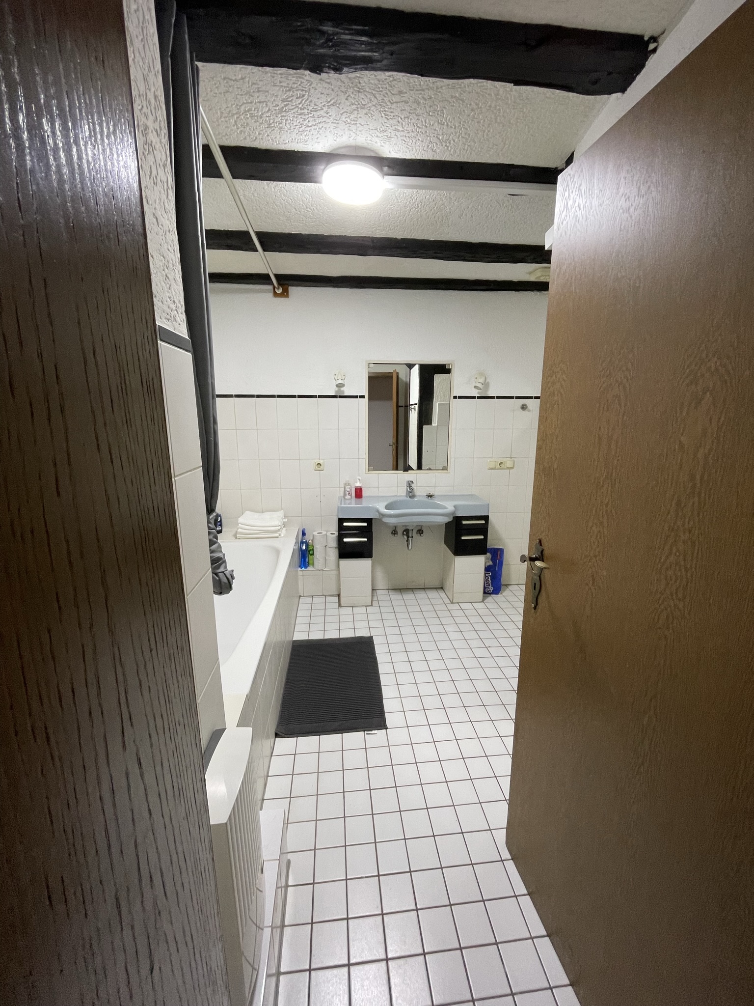 Monteurzimmer: Badezimmer - Ferienwohnung am Stadtrand (WLAN INKLUSIVE)