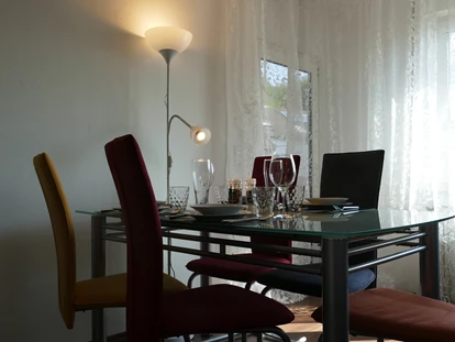 Monteurwohnung - TV - Deutschland - Der Essbereicht im Wohnzimmer - guest apartment niederalfingen // Aalen-Ellwangen-Heidenheim-Schwäbisch Gmünd