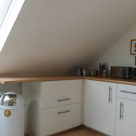 Monteurzimmer: es gibt viel Ablagefläche und Stauraum, Toaster und Kaffeemaschine.. - guest apartment niederalfingen // Aalen-Ellwangen-Heidenheim-Schwäbisch Gmünd