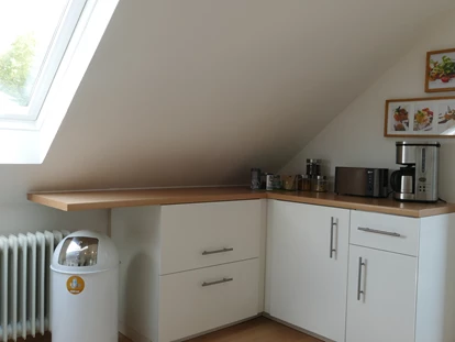 Monteurwohnung - TV - Deutschland - es gibt viel Ablagefläche und Stauraum, Toaster und Kaffeemaschine.. - guest apartment niederalfingen // Aalen-Ellwangen-Heidenheim-Schwäbisch Gmünd