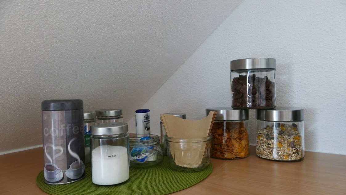Monteurzimmer: Fürs erste Frühstück stehen Kaffee, Tee, Kakao und Cerealien zur Verfügung.. - guest apartment niederalfingen // Aalen-Ellwangen-Heidenheim-Schwäbisch Gmünd