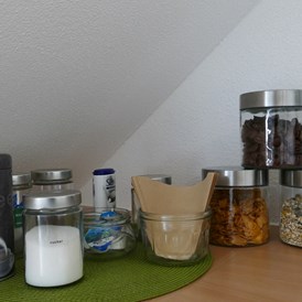 Monteurzimmer: Fürs erste Frühstück stehen Kaffee, Tee, Kakao und Cerealien zur Verfügung.. - guest apartment niederalfingen // Aalen-Ellwangen-Heidenheim-Schwäbisch Gmünd