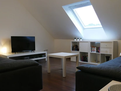 Monteurwohnung - TV - Deutschland - 2 bequeme Sofas laden zum relaxen ein - guest apartment niederalfingen // Aalen-Ellwangen-Heidenheim-Schwäbisch Gmünd