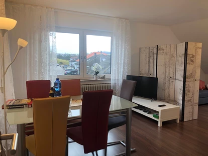 Monteurwohnung - TV - Deutschland - Der Aufenthaltsbereich, wenn das Wohnzimmer als Schlafzimmer genutzt wird.. - guest apartment niederalfingen // Aalen-Ellwangen-Heidenheim-Schwäbisch Gmünd