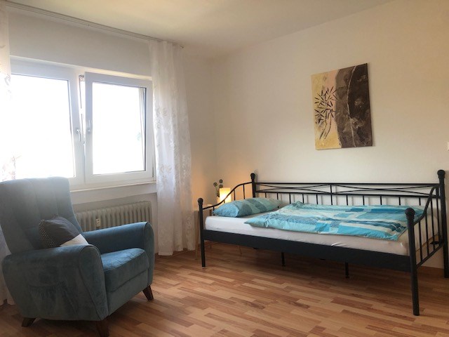 Monteurzimmer: Durch ein zweites Bett(90x200) entsteht ein Doppelzimmer oder bei Bedarf ein Dreibettzimmer...  - guest apartment niederalfingen // Aalen-Ellwangen-Heidenheim-Schwäbisch Gmünd