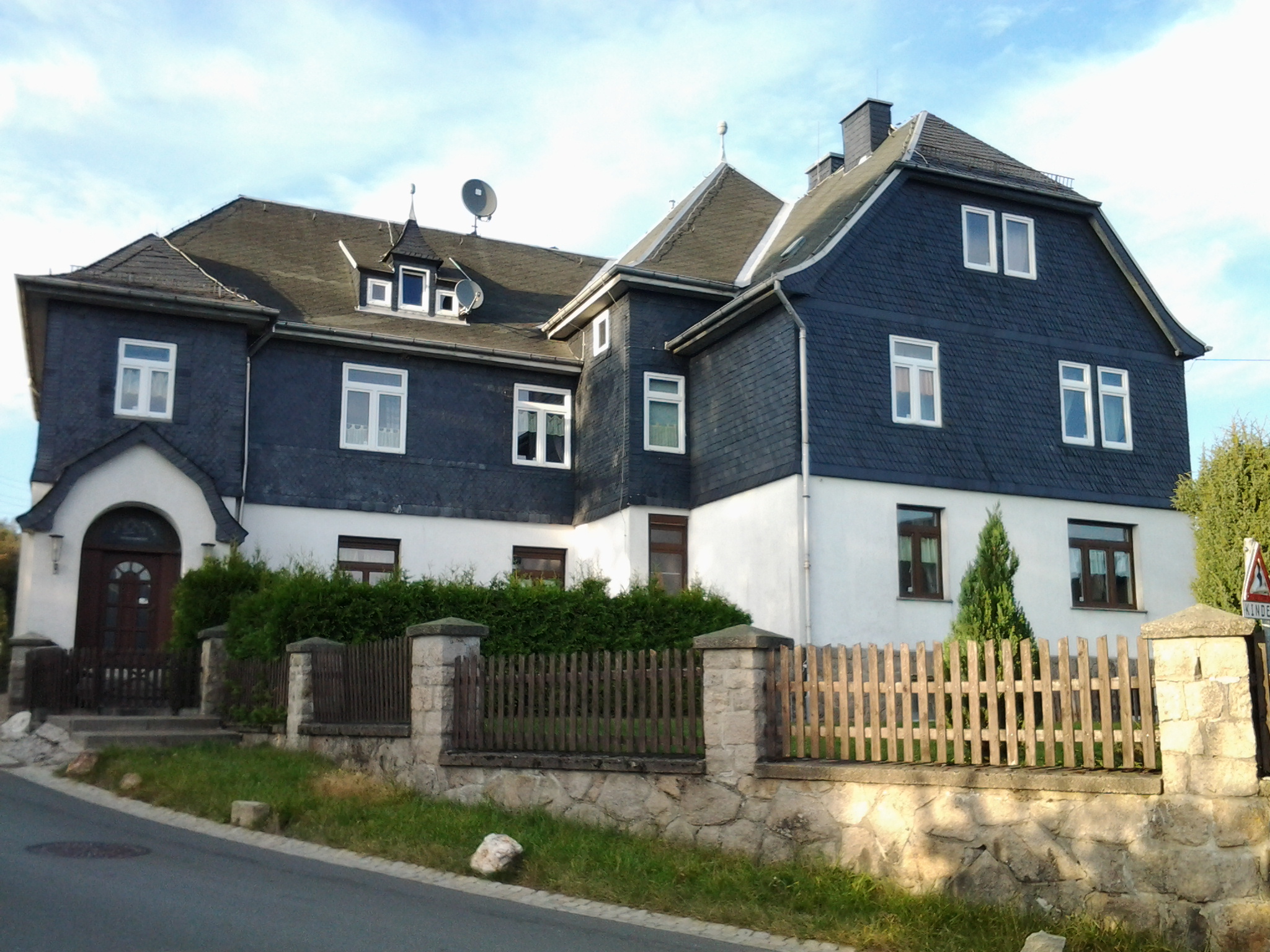 Monteurwohnung - Zimmertyp: Doppelzimmer - Thüringen - Haus vorne - Alte Schule Heberndorf