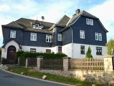 Monteurzimmer: Haus vorne - Alte Schule Heberndorf