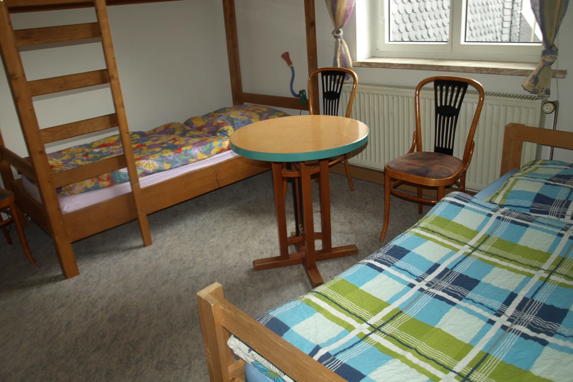 Monteurzimmer: Zimmer 21
1 - 3 Personen
eigenes Bad - Alte Schule Heberndorf