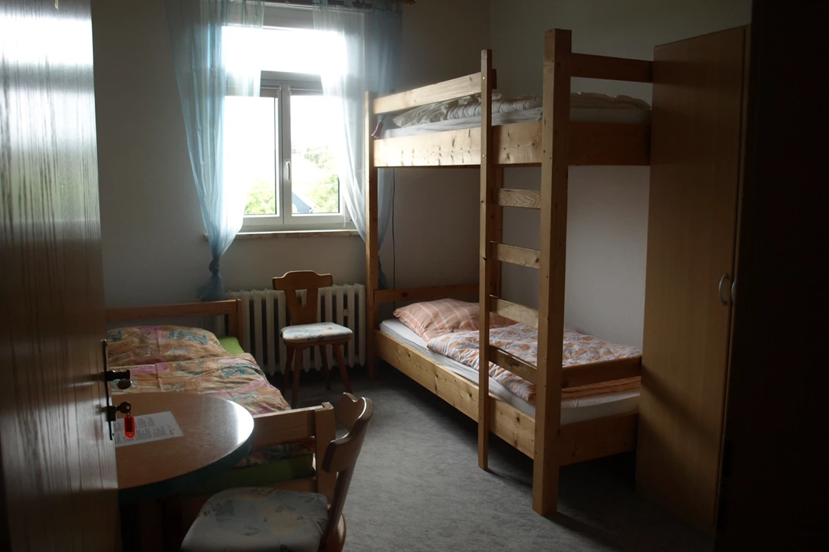 Monteurzimmer: Zimmer 1 
1 - 3 Personen
mit eigenem Bad - Alte Schule Heberndorf