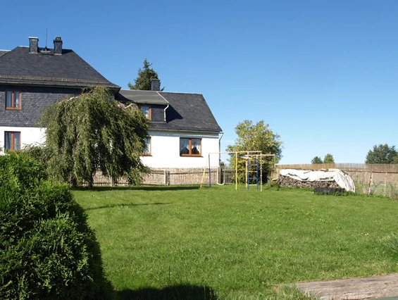 Monteurzimmer: Wiese hinter dem Haus - Alte Schule Heberndorf