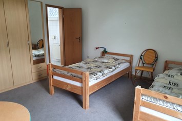 Monteurzimmer: Zimmer 4 für 2 Personen - Alte Schule Heberndorf