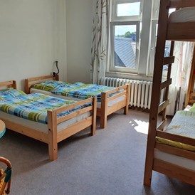 Monteurzimmer: Zimmer 6 für 2-4 Personen - Alte Schule Heberndorf