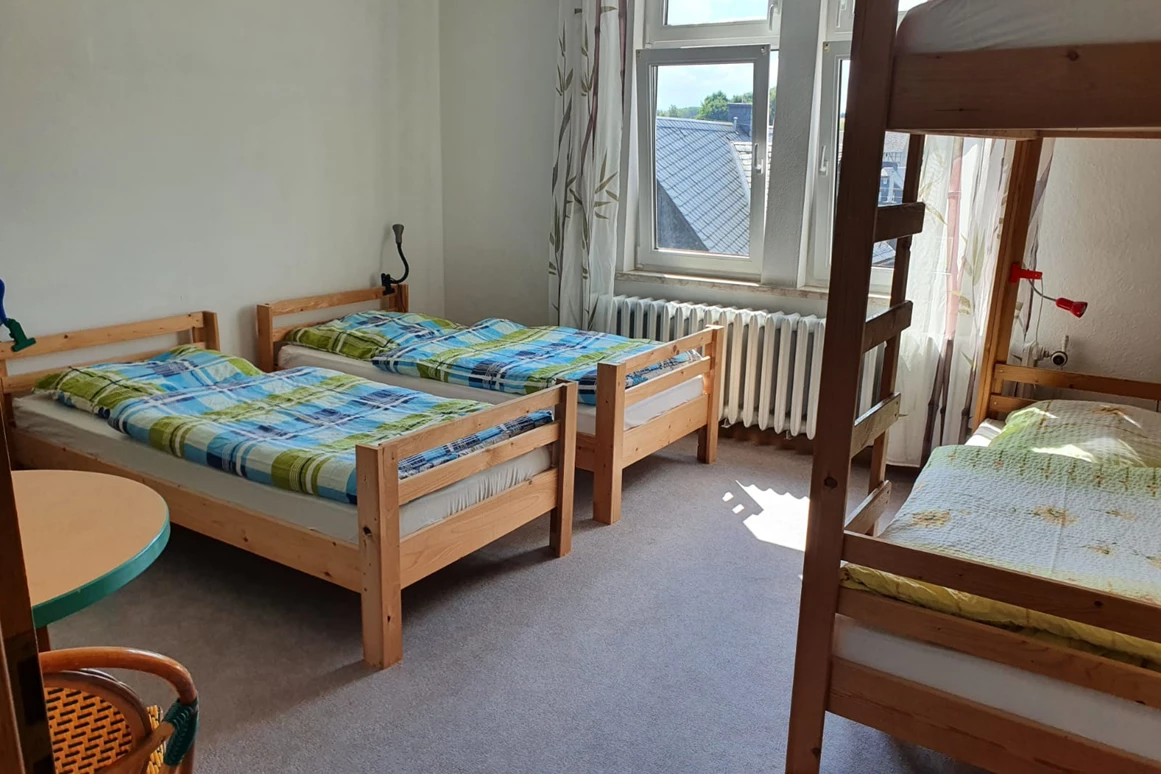 Monteurzimmer: Zimmer 6 für 2-4 Personen - Alte Schule Heberndorf