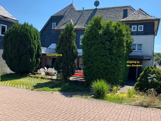 Monteurzimmer: Eingang hinter dem Haus - Alte Schule Heberndorf