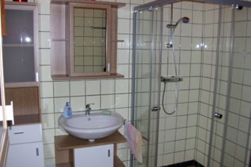 Monteurzimmer: Bad mit Dusche - Heidrun Brand Ferienwohnung