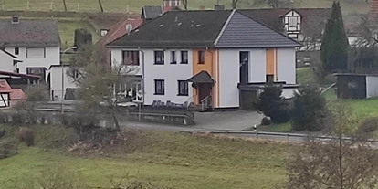 Monteurwohnung - Bad Hersfeld - Ansicht übers Tal - Heidrun Brand Ferienwohnung