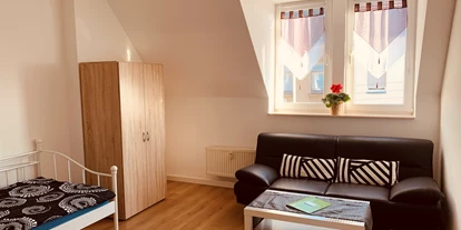 Monteurwohnung - PLZ 04109 (Deutschland) - Wohnzimmer StayHere24 - Monteurzimmer Schkeuditz und Leipzig