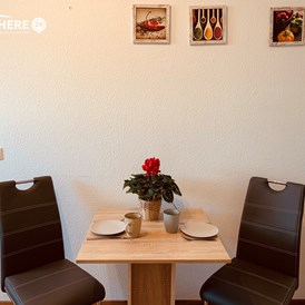 Monteurzimmer: Küche mit Essbereich StayHere24 - Monteurzimmer Schkeuditz und Leipzig