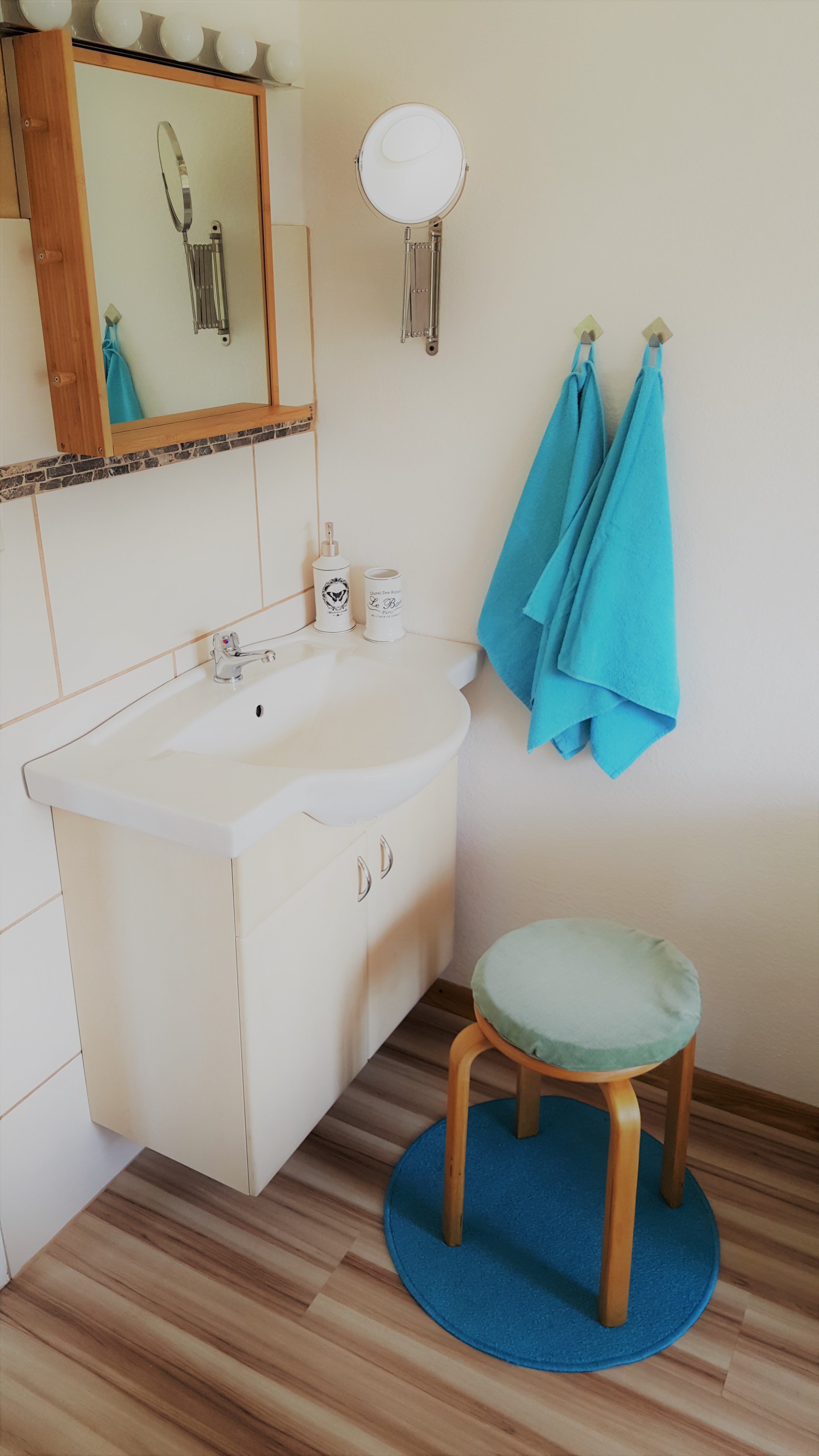 Monteurzimmer: Schmink./Waschecke - Ferienwohnung Monfreda - Made for better days 2