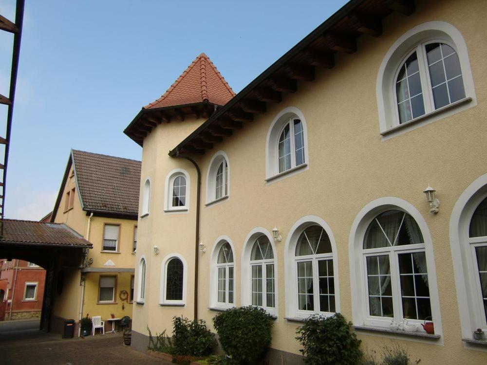 Monteurzimmer: Hof - Monteurzimmer, Ferien Appartements Dolgesheim
