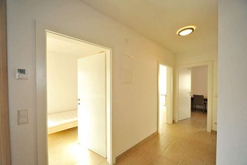 Monteurzimmer: Flubereich - 90+ Monteurzimmer in Villach, Einzelbetten, Parkplätze, WIFI, Küchen