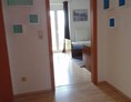 Monteurzimmer: Der Eingang zum Zimmer - Stadt- und autobahnnahes Zimmer für Drei