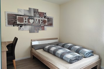 Monteurzimmer: Doppelbett 140X200 - Ruhiges Ein-Mannzimmer