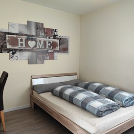 Monteurzimmer: Doppelbett 140X200 - Ruhiges Ein-Mannzimmer
