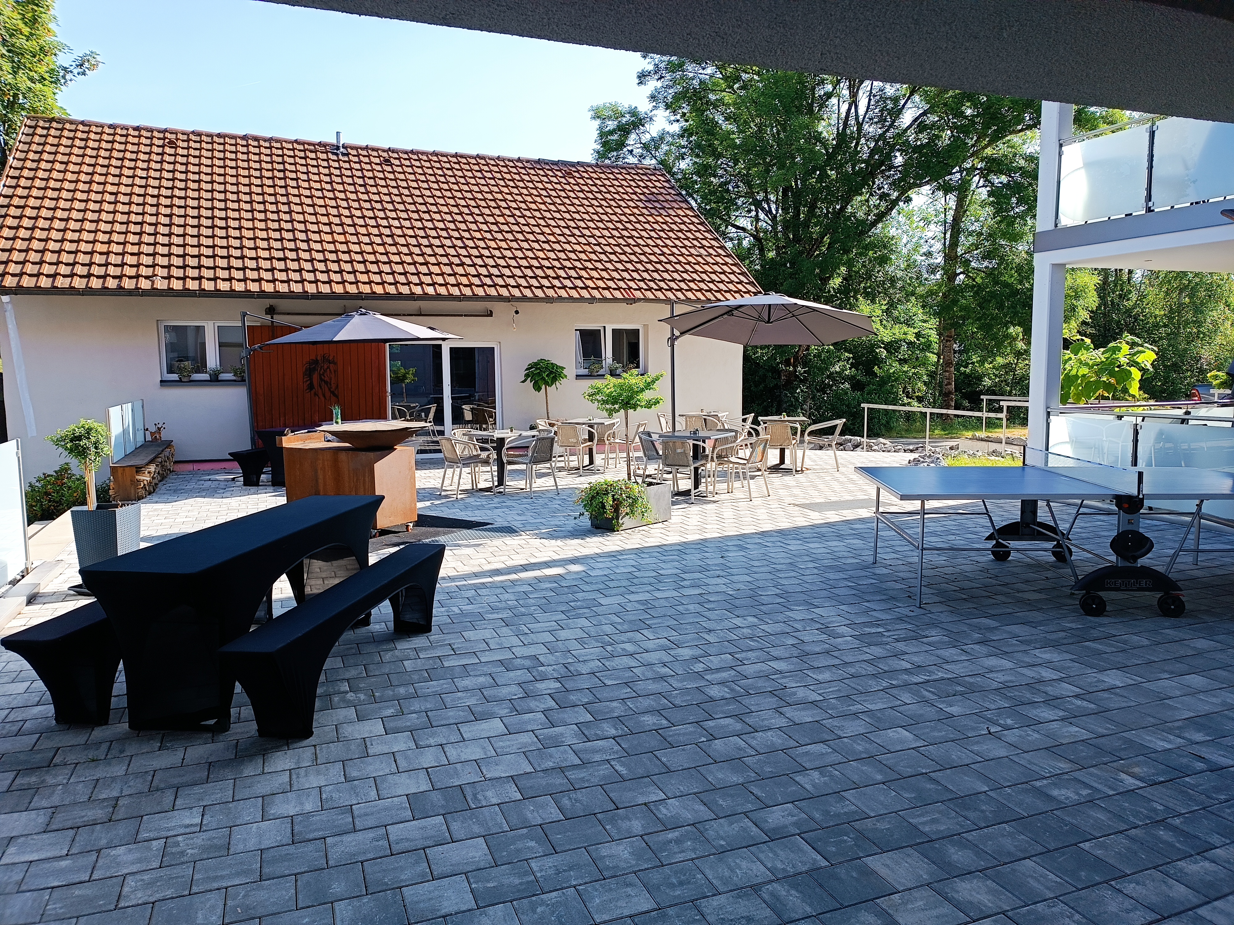Monteurzimmer: Sonnenterasse und Frühstücksraum - Franzl Hof Gästehaus