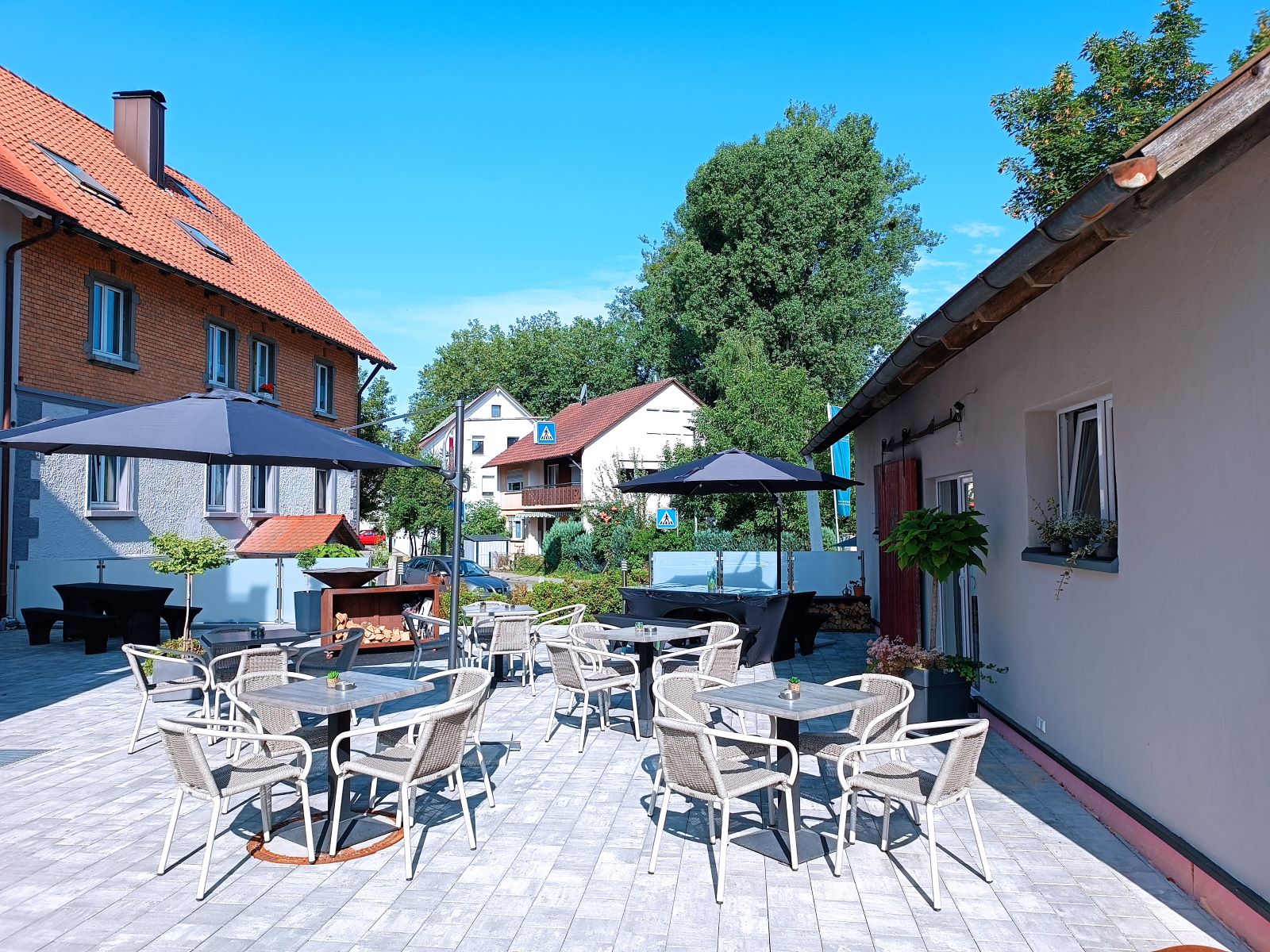 Monteurzimmer: Sonnenterasse und Frühstücksraum - Franzl Hof Gästehaus