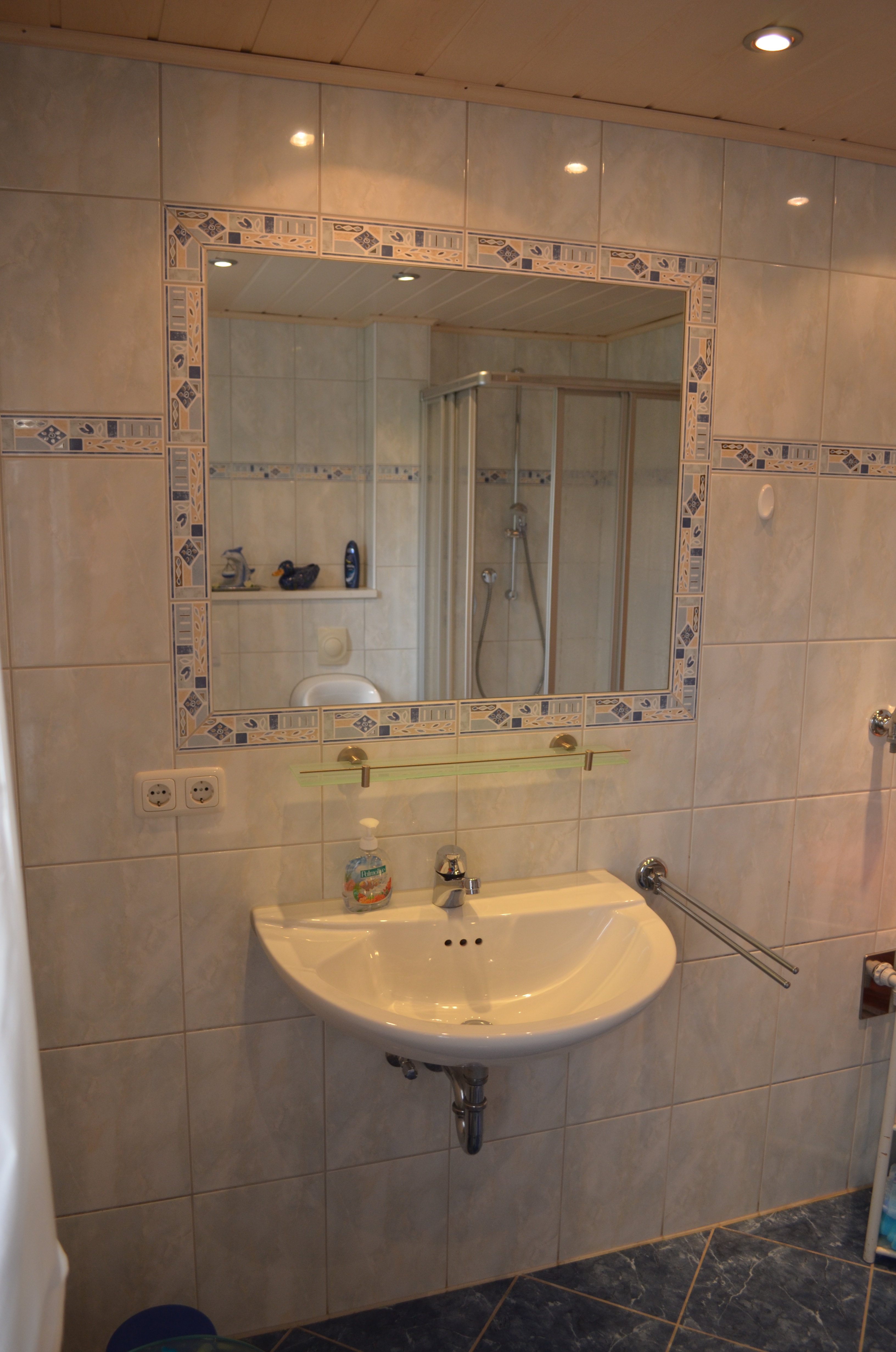 Monteurwohnung - Bettwäsche: Bettwäsche inklusive - Bayern - Bad mit Dusche und WC - Monteurwohnung Seidl