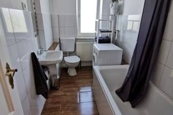 Monteurzimmer: Badezimmer - 1A Wohnung - eigene Küche & Bad
