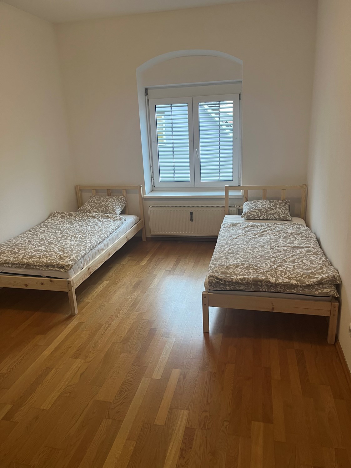 Monteurzimmer: Zimmer mit Einzelbetten in der Monteurwohnung in Dobl-Zwaring. - Azra Sinanovic