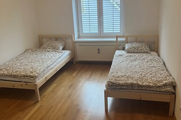 Monteurzimmer: Zimmer mit Einzelbetten in der Monteurwohnung in Dobl-Zwaring. - Azra Sinanovic