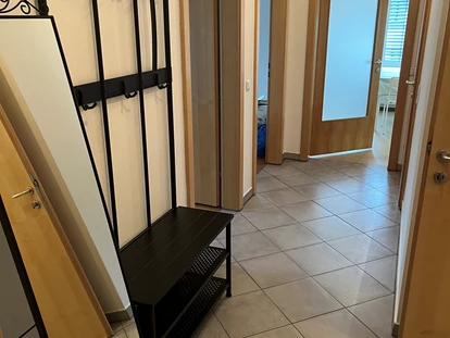 Monteurwohnung - Art der Unterkunft: Apartment - Österreich - Flur der Monteurwohnung in Dobl-Zwaring. - Azra Sinanovic