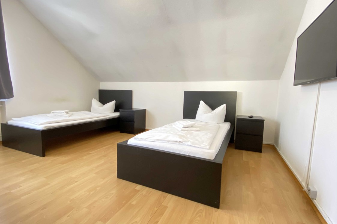 Monteurzimmer: Schlafzimmer - (SAD131) Liebevoll eingerichtete Monteurwohnung