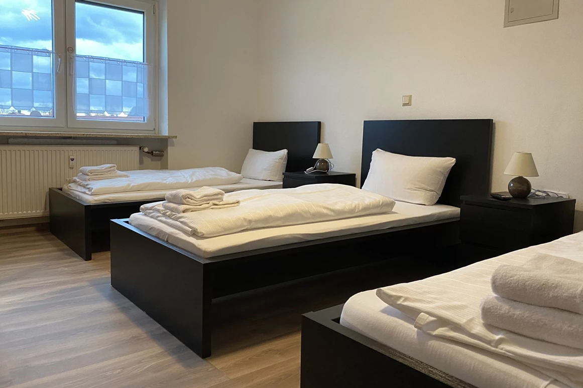 Monteurzimmer: Schlafzimmer - (SAD141) Helle Monteurwohnung mit Balkon