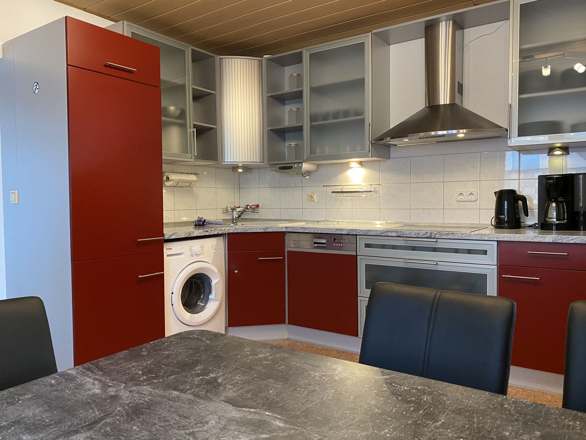 Monteurwohnung - Einzelbetten - Bayern - Küche, Essbereich - (SAD141) Helle Monteurwohnung mit Balkon 