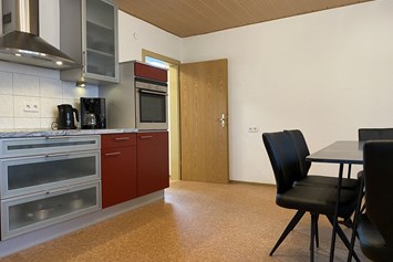 Monteurzimmer: Küche, Essbereich - (SAD141) Helle Monteurwohnung mit Balkon 