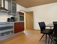 Monteurzimmer: Küche, Essbereich - (SAD141) Helle Monteurwohnung mit Balkon 