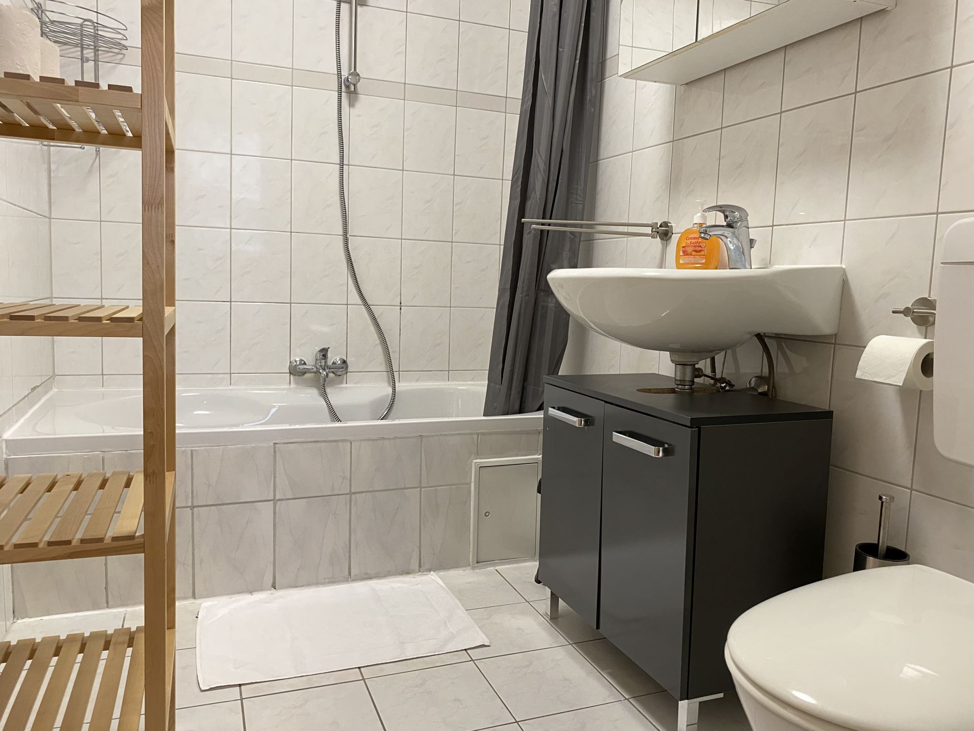 Monteurwohnung - Einzelbetten - Bayern - Badezimmer - (SAD141) Helle Monteurwohnung mit Balkon 