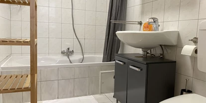 Monteurwohnung - Zimmertyp: Mehrbettzimmer - Rieden (Amberg-Sulzbach) - Badezimmer - (SAD141) Helle Monteurwohnung mit Balkon