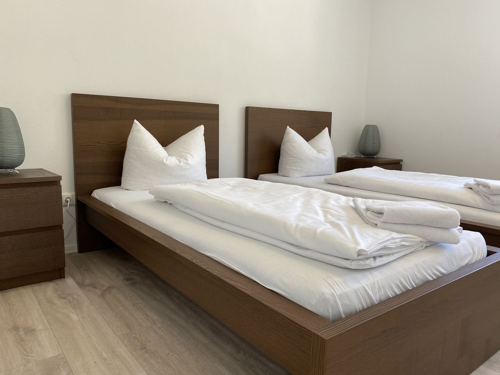 Monteurwohnung - Schwandorf - Schlafzimmer - Moderne Monteurwohnung mit Balkon (SAD151)